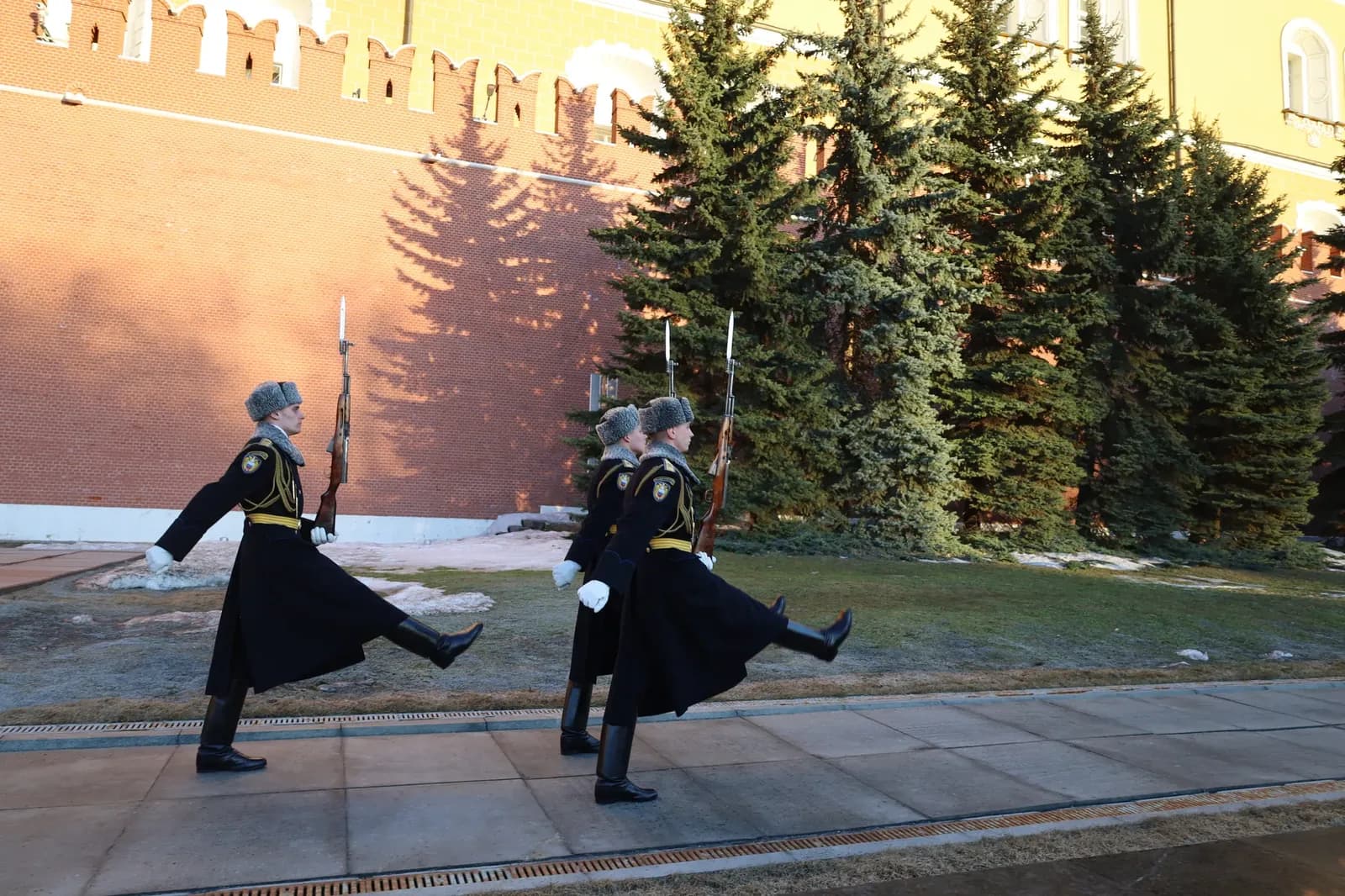 US Envoys in Moscow to Revive Ukraine Peace Talks