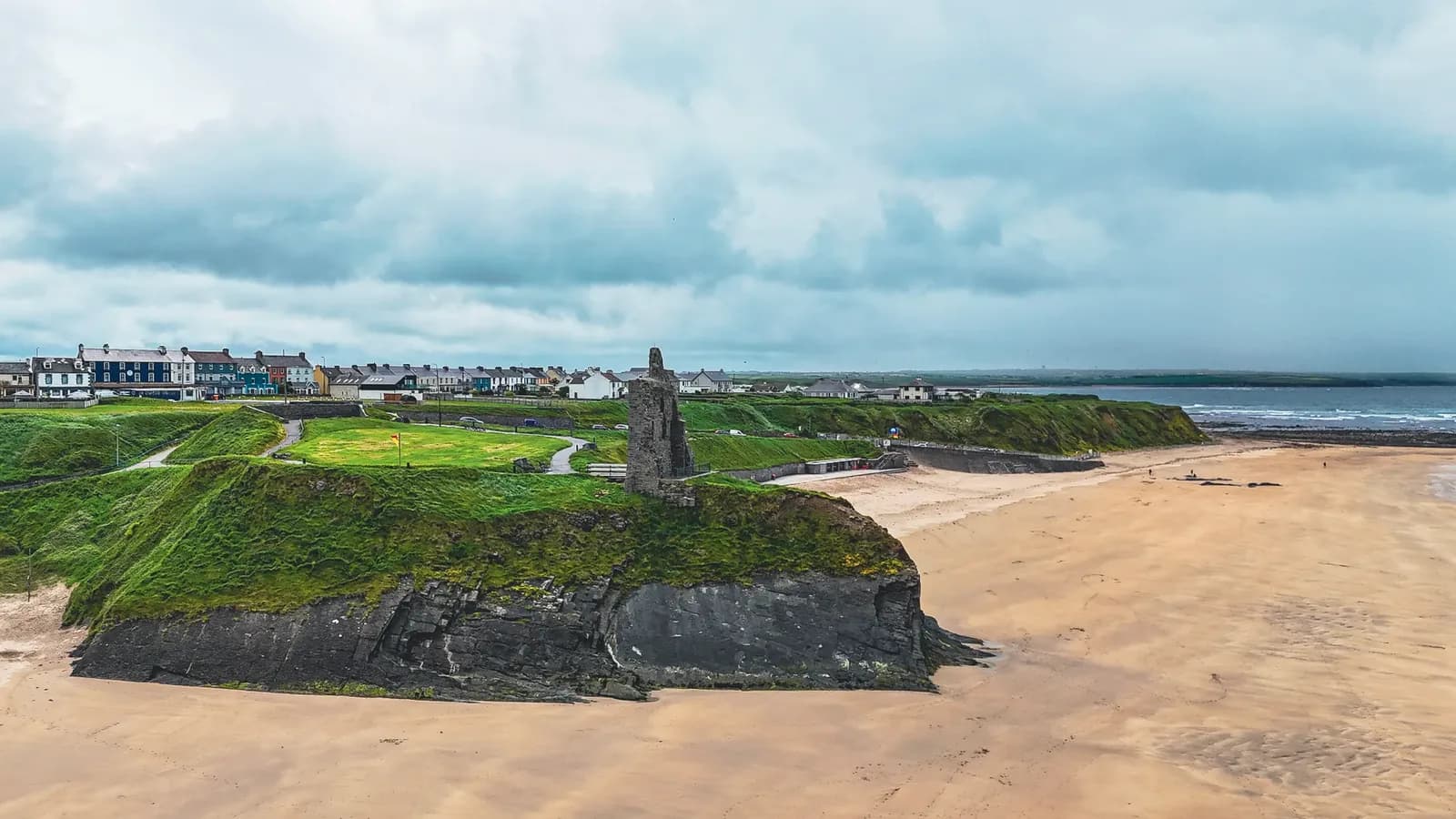 Trump heads to Ireland for golf tournament and official meetings