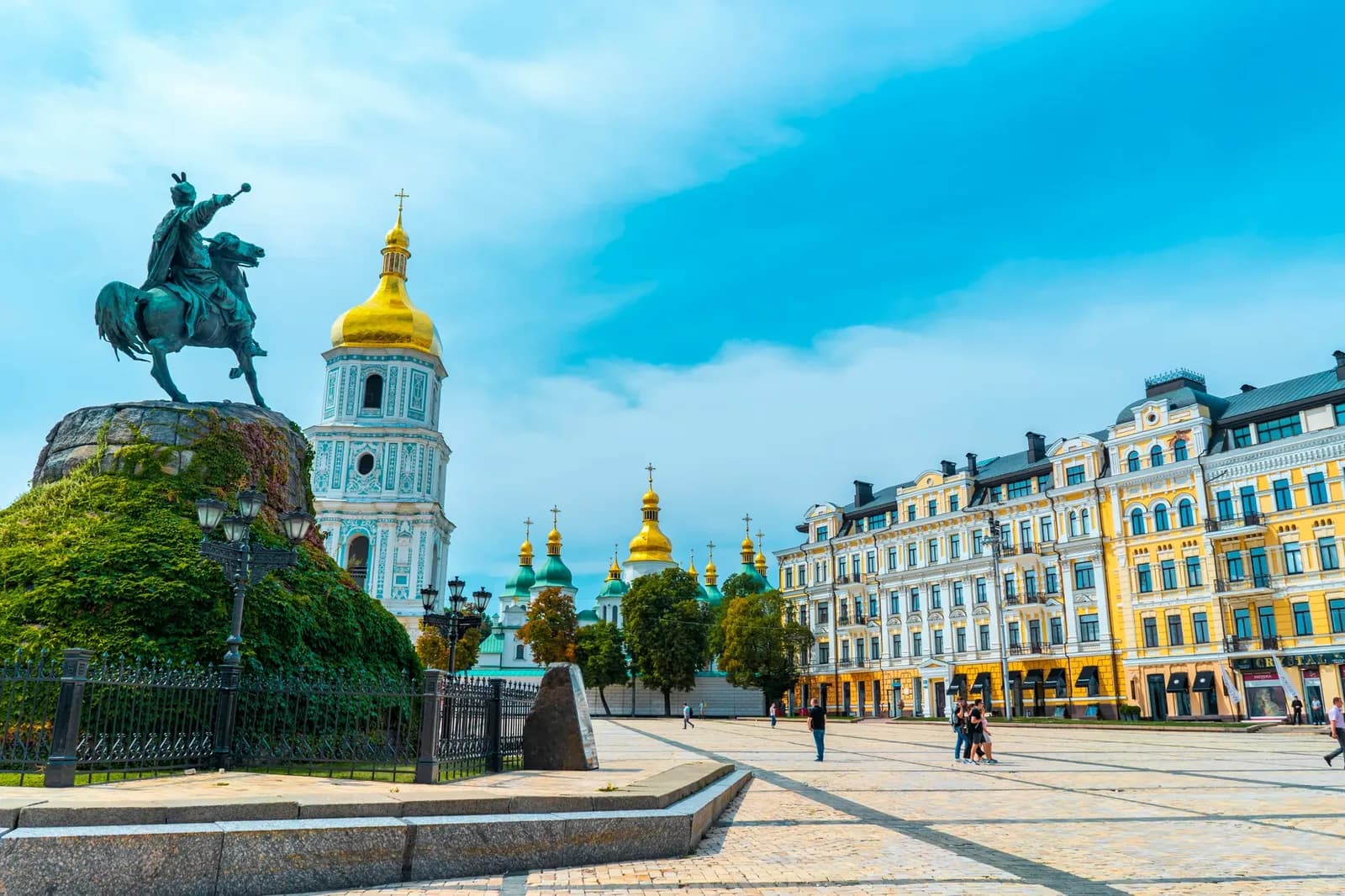 US Envoys Witkoff and Kushner Arrive in Kyiv for Peace Talks
