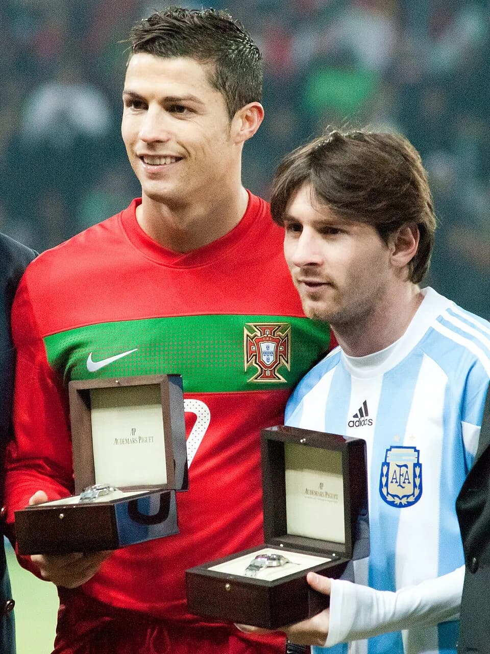 Ronaldo consoles Messi after father's death