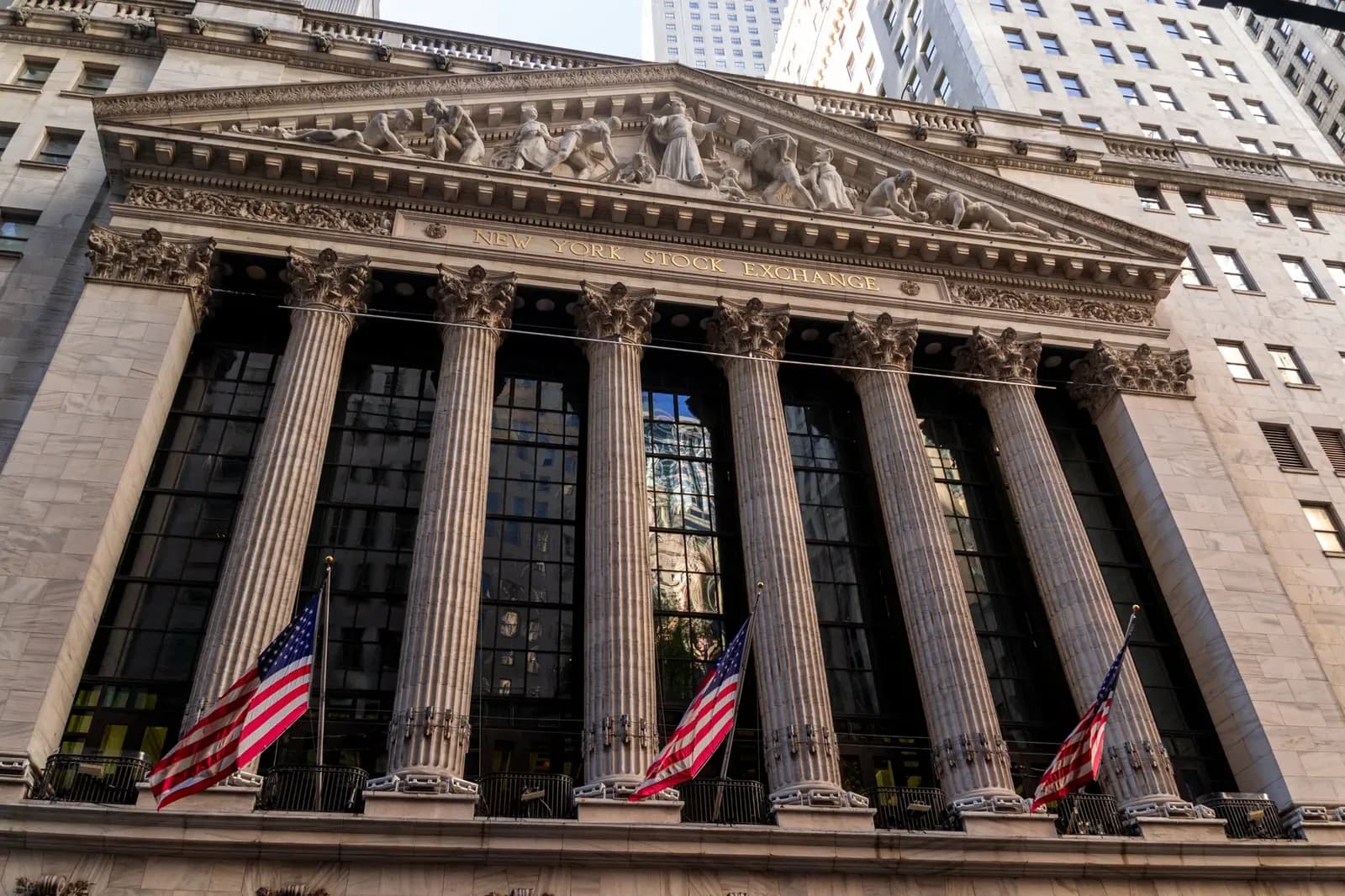 Wall Street Rebounds as Tech Gains Offset Oil Worries