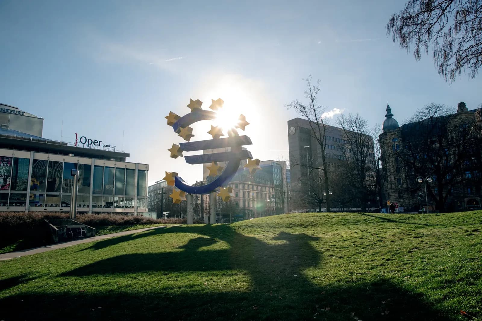 European Stocks Flat as ECB Rate Decision Looms